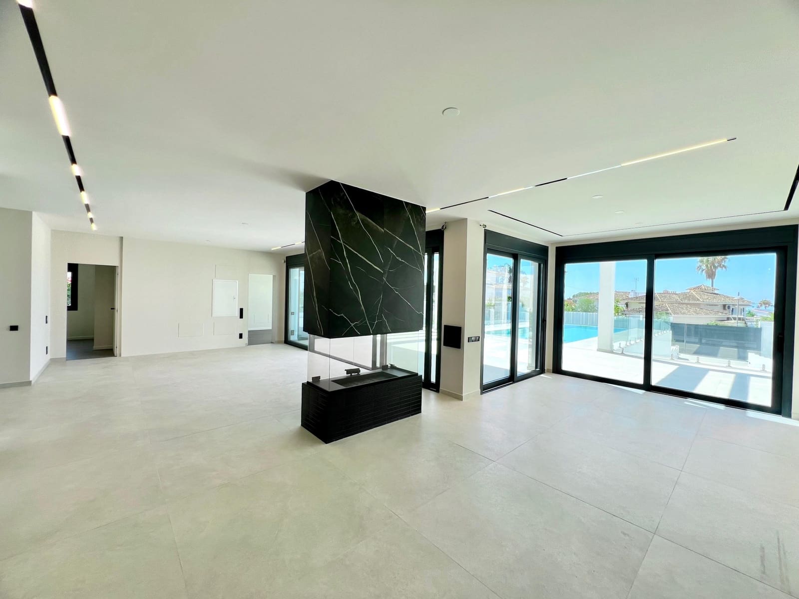 4 bedroom Villa for sale in Marbella with pool garage - € 3,899,000 (Ref: 8074987)