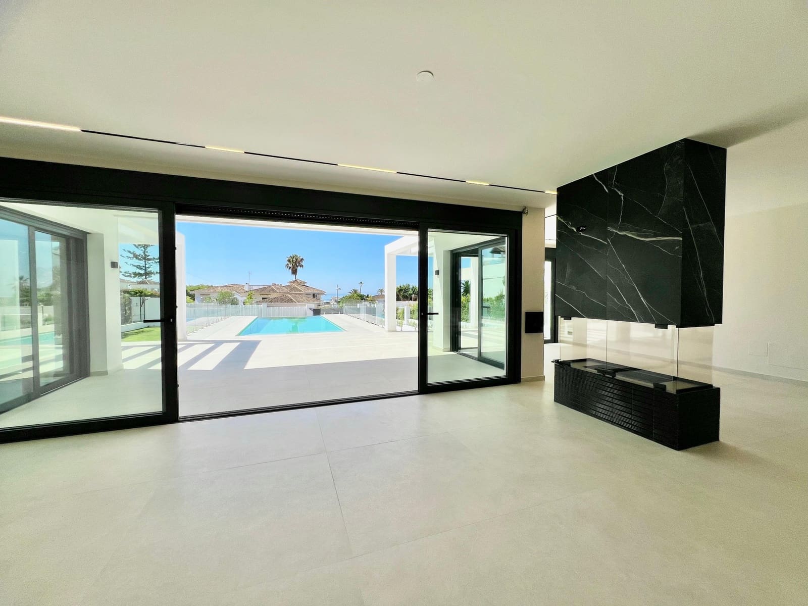 4 bedroom Villa for sale in Marbella with pool garage - € 3,899,000 (Ref: 8074987)