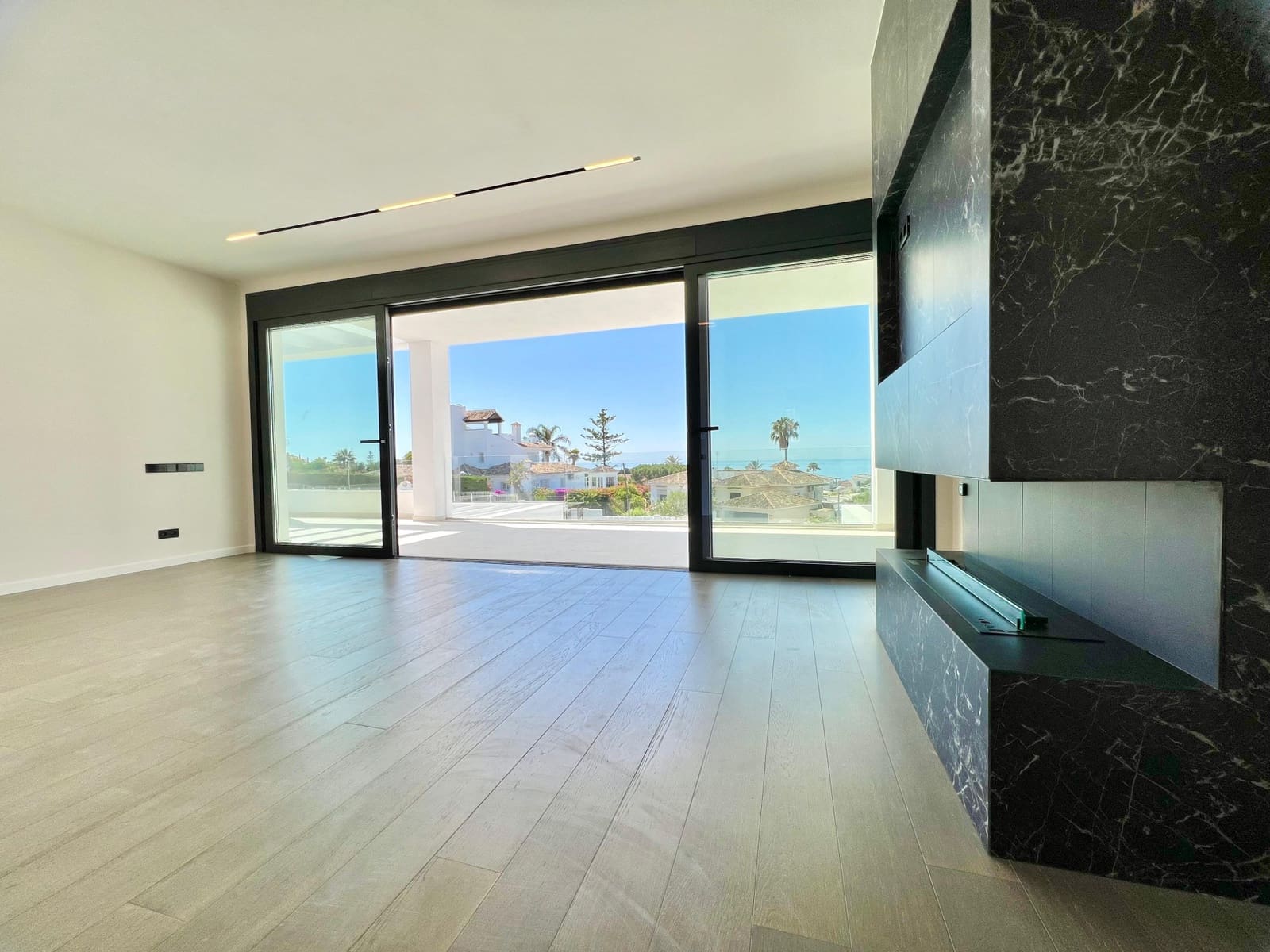 4 bedroom Villa for sale in Marbella with pool garage - € 3,899,000 (Ref: 8074987)