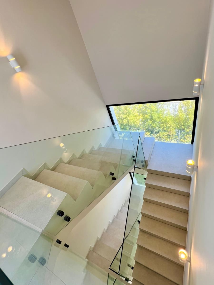 4 bedroom Villa for sale in Marbella with pool garage - € 3,899,000 (Ref: 8074987)