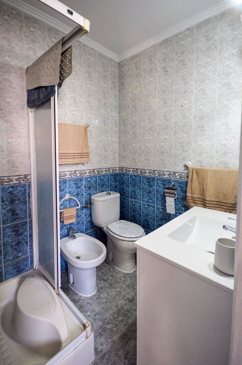 4 sovrum Semi-fristående Villa till salu i Marbella med pool garage - 595 000 € (Ref: 8097650)