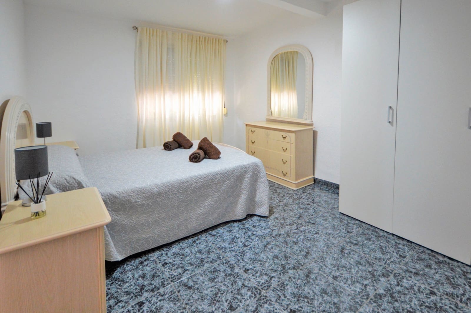 4 sovrum Semi-fristående Villa till salu i Marbella med pool garage - 595 000 € (Ref: 8097650)