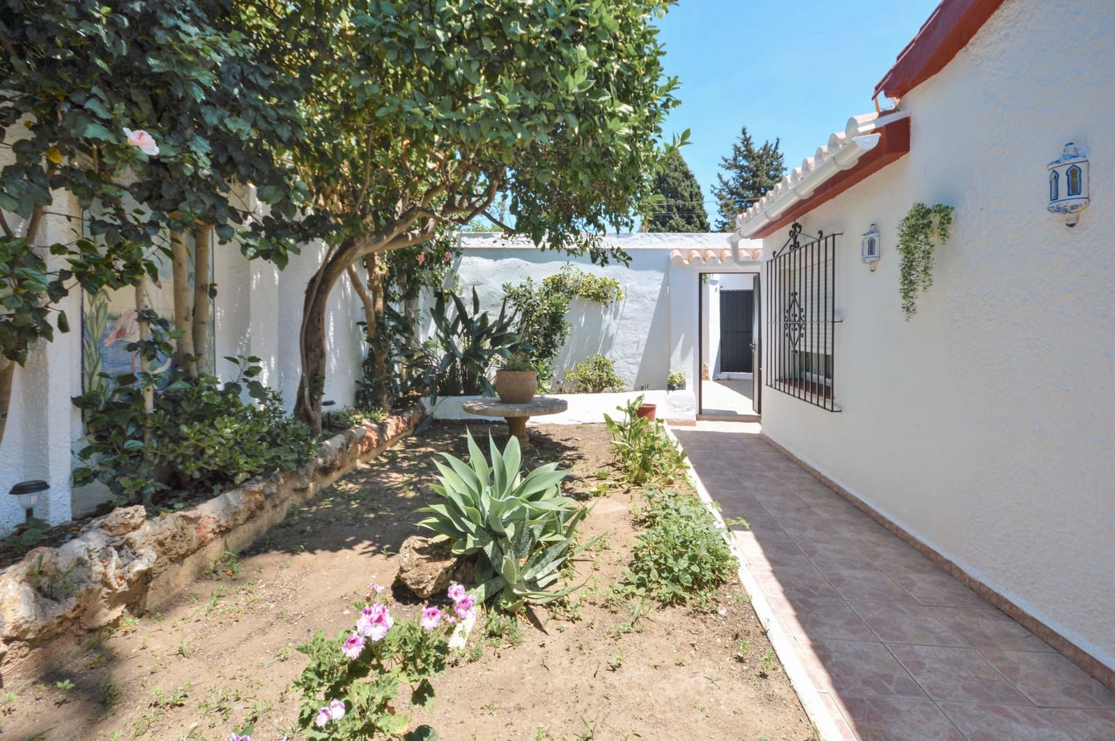 4 sovrum Semi-fristående Villa till salu i Marbella med pool garage - 595 000 € (Ref: 8097650)