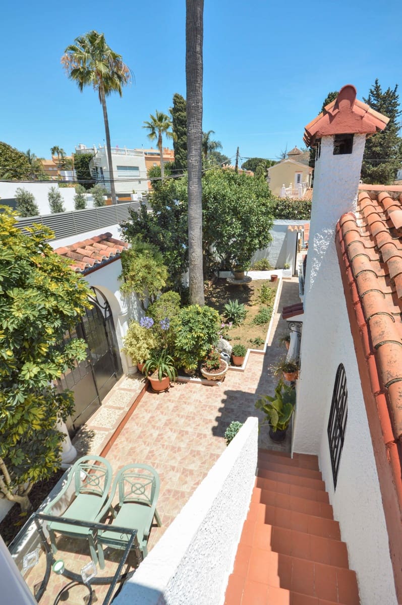4 sovrum Semi-fristående Villa till salu i Marbella med pool garage - 595 000 € (Ref: 8097650)