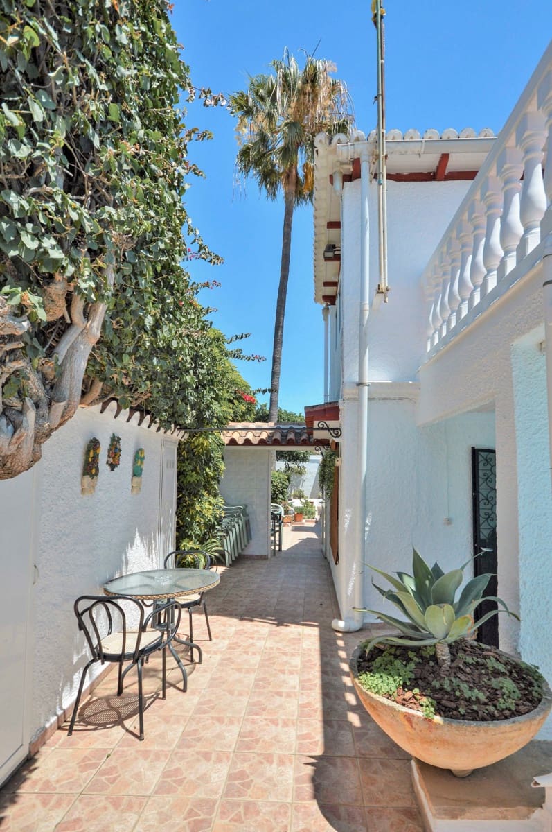 4 sovrum Semi-fristående Villa till salu i Marbella med pool garage - 595 000 € (Ref: 8097650)