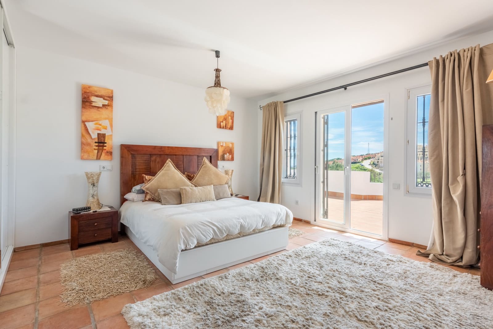 5 bedroom Villa for sale in Estepona with pool garage - € 1,390,000 (Ref: 8201826)