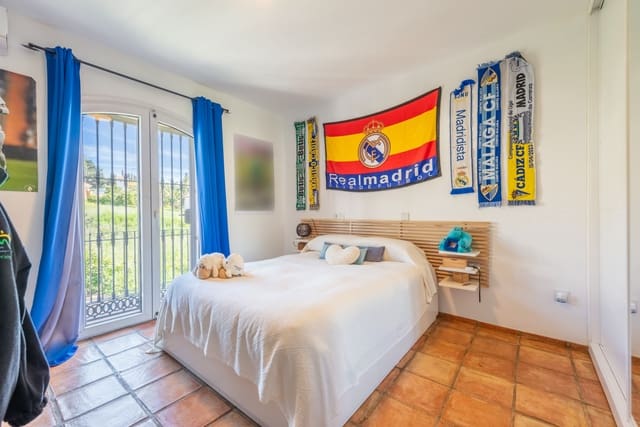 5 quarto Moradia para venda em Estepona com piscina garagem - 1 390 000 € (Ref: 8201826)