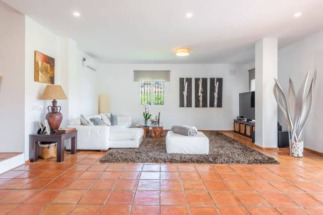 5 quarto Moradia para venda em Estepona com piscina garagem - 1 390 000 € (Ref: 8201826)