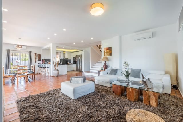 5 quarto Moradia para venda em Estepona com piscina garagem - 1 390 000 € (Ref: 8201826)