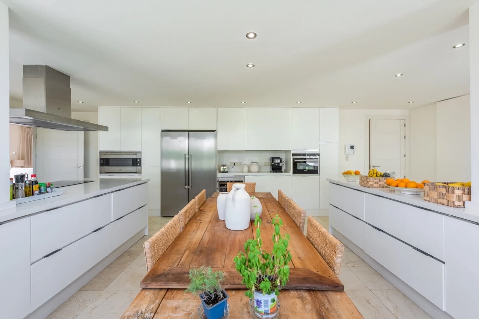 6 bedroom Villa for sale in Marbella with pool garage - € 3,950,000 (Ref: 8243625)