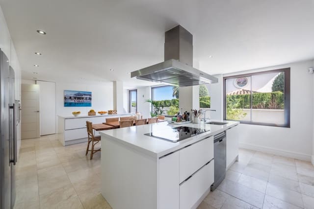 6 sypialnia Willa na sprzedaż w Marbella z basenem garażem - 3 950 000 € (Ref: 8243625)