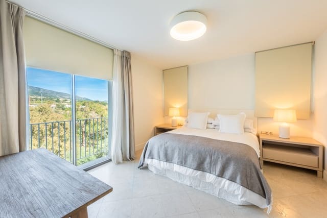 6 sypialnia Willa na sprzedaż w Marbella z basenem garażem - 3 950 000 € (Ref: 8243625)