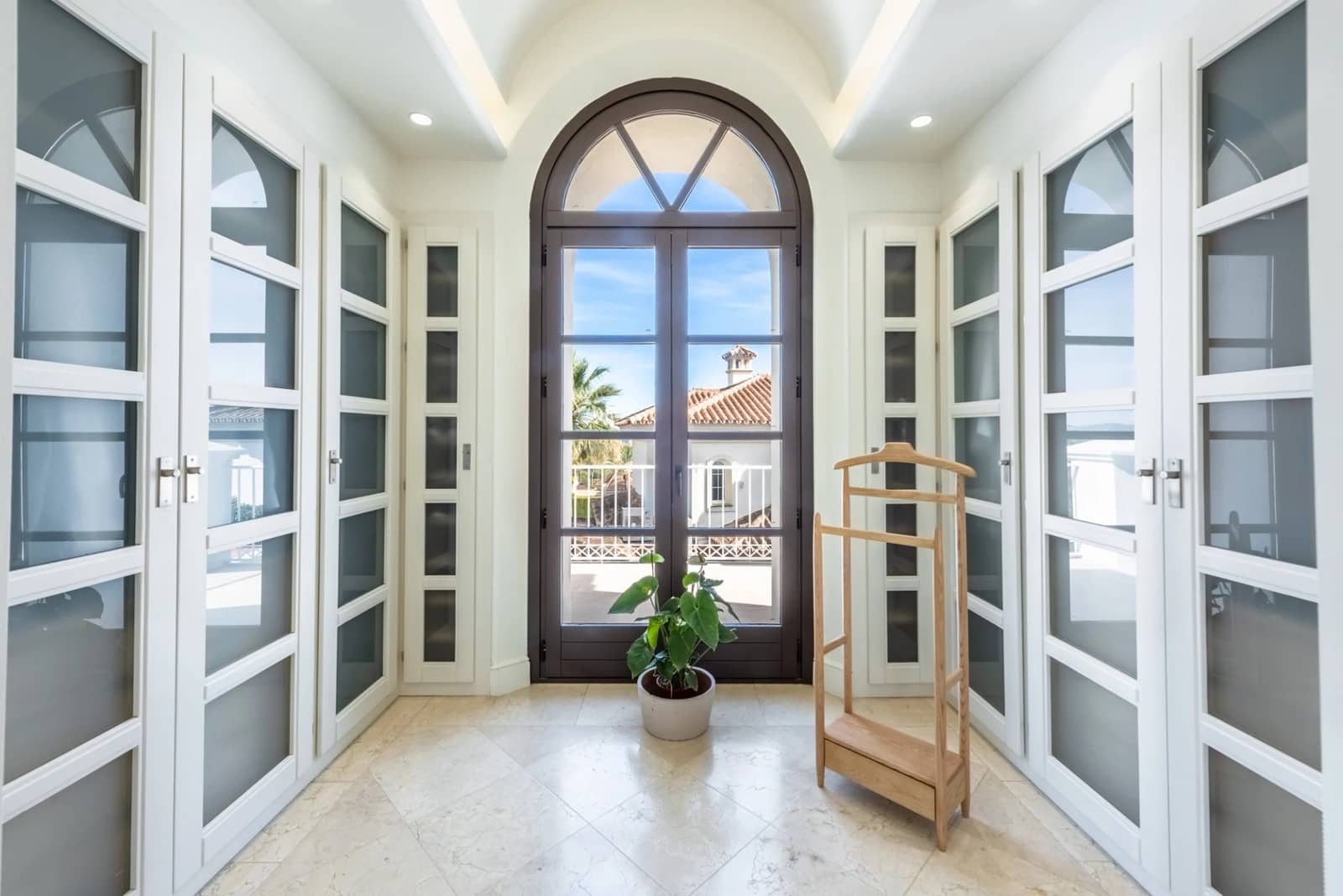 6 bedroom Villa for sale in Marbella with pool garage - € 3,950,000 (Ref: 8243625)