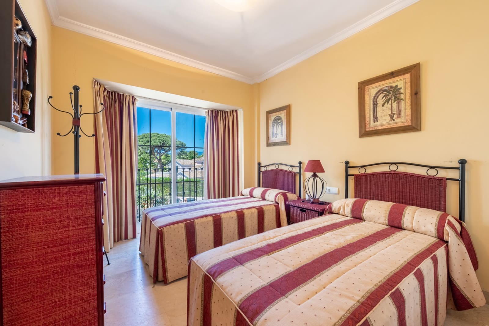 2 bedroom Apartment for sale in Marbella with pool garage - € 1,100,000 (Ref: 8302838)