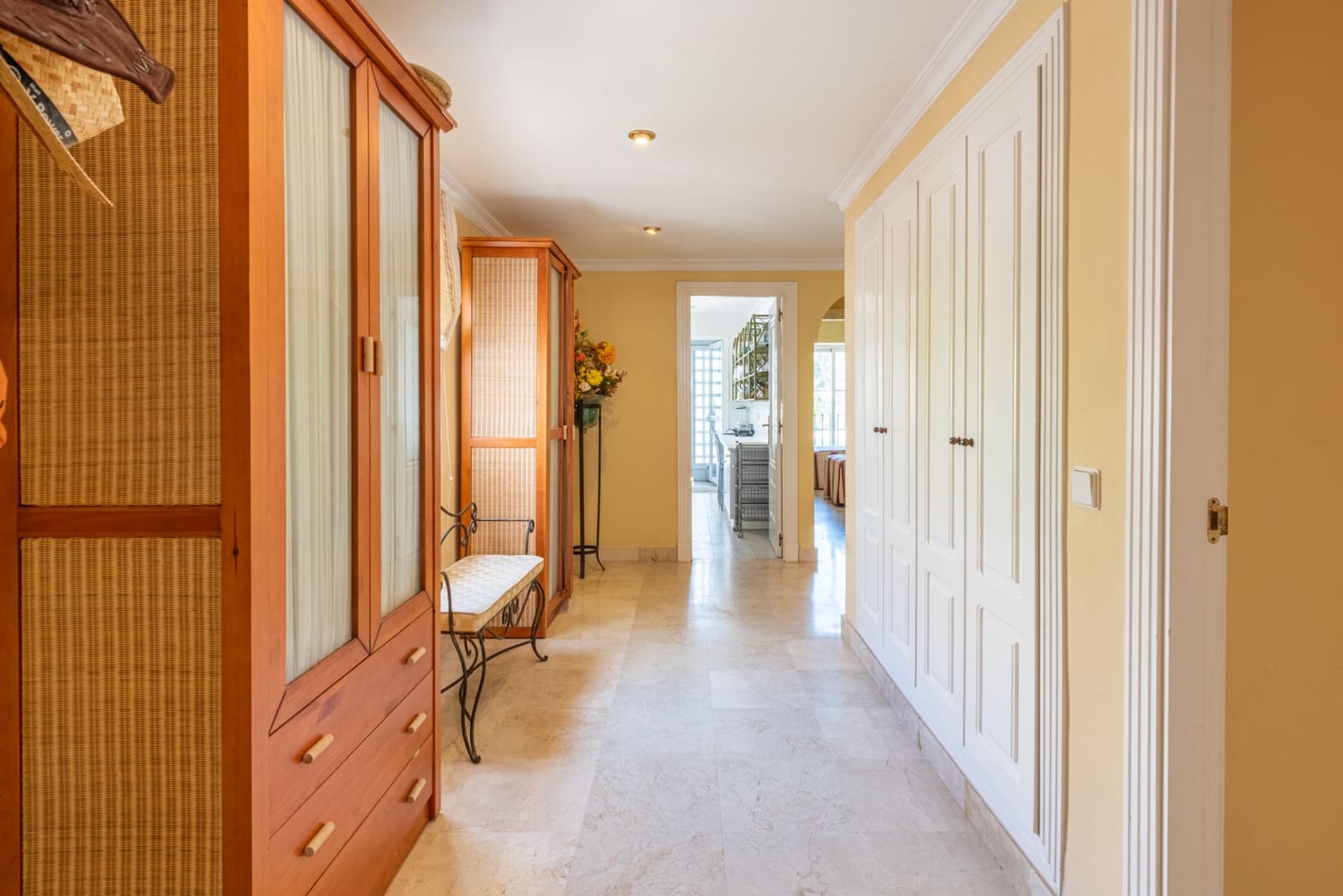 2 bedroom Apartment for sale in Marbella with pool garage - € 1,100,000 (Ref: 8302838)