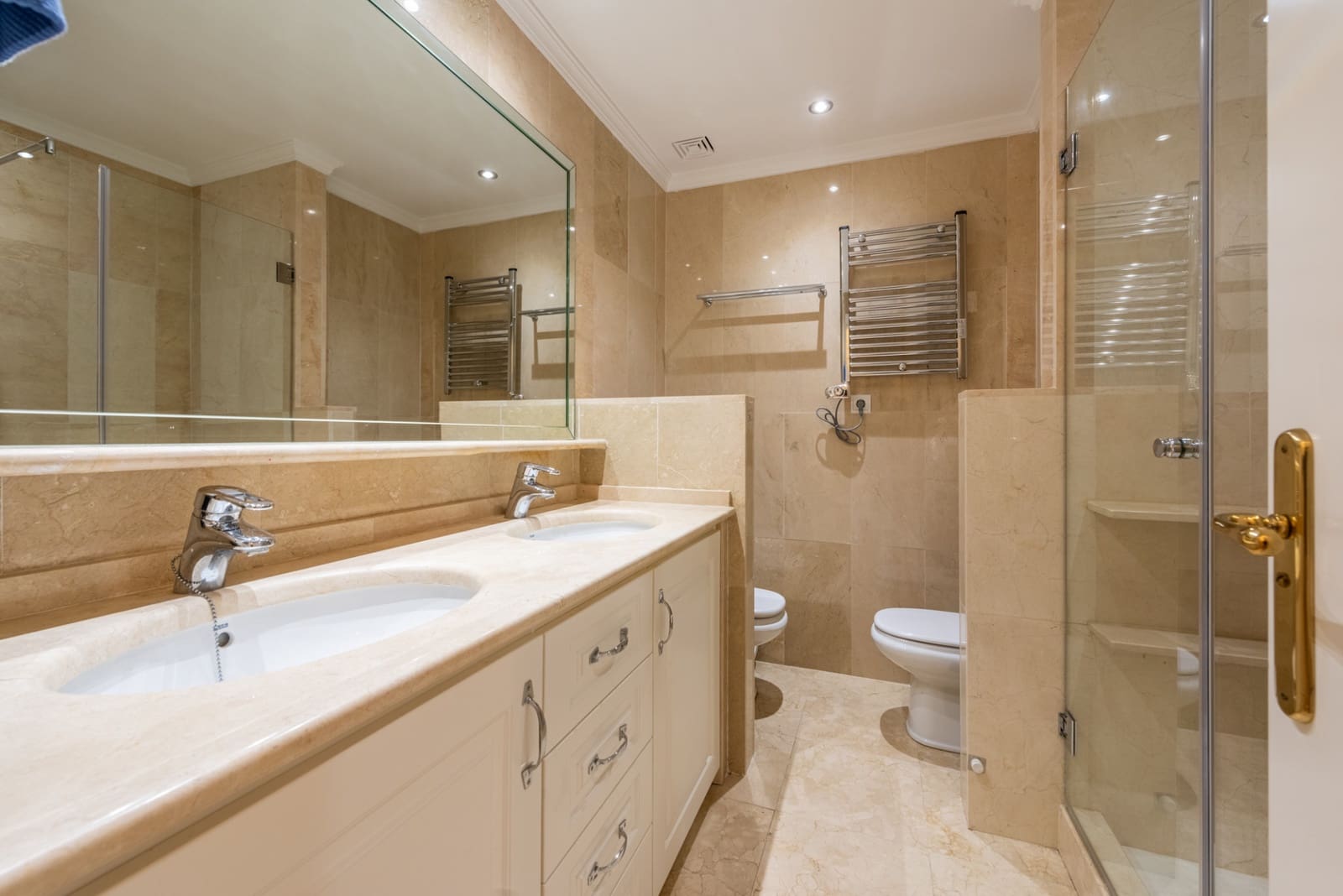 2 bedroom Apartment for sale in Marbella with pool garage - € 1,100,000 (Ref: 8302838)