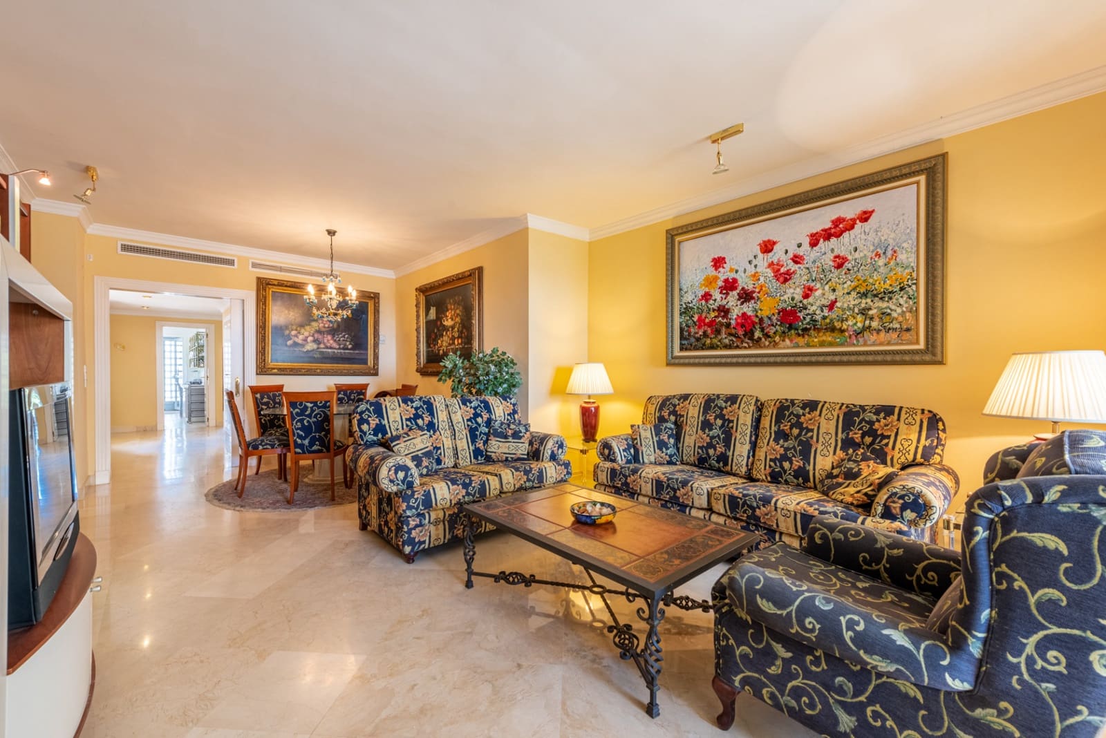 2 bedroom Apartment for sale in Marbella with pool garage - € 1,100,000 (Ref: 8302838)