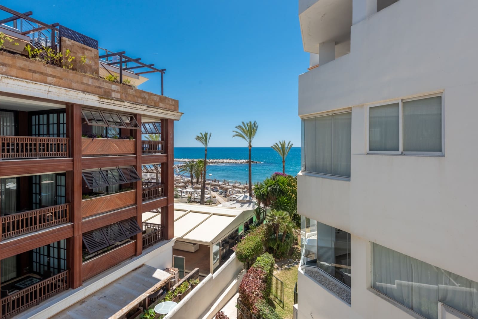 2 bedroom Apartment for sale in Marbella with pool garage - € 1,100,000 (Ref: 8302838)