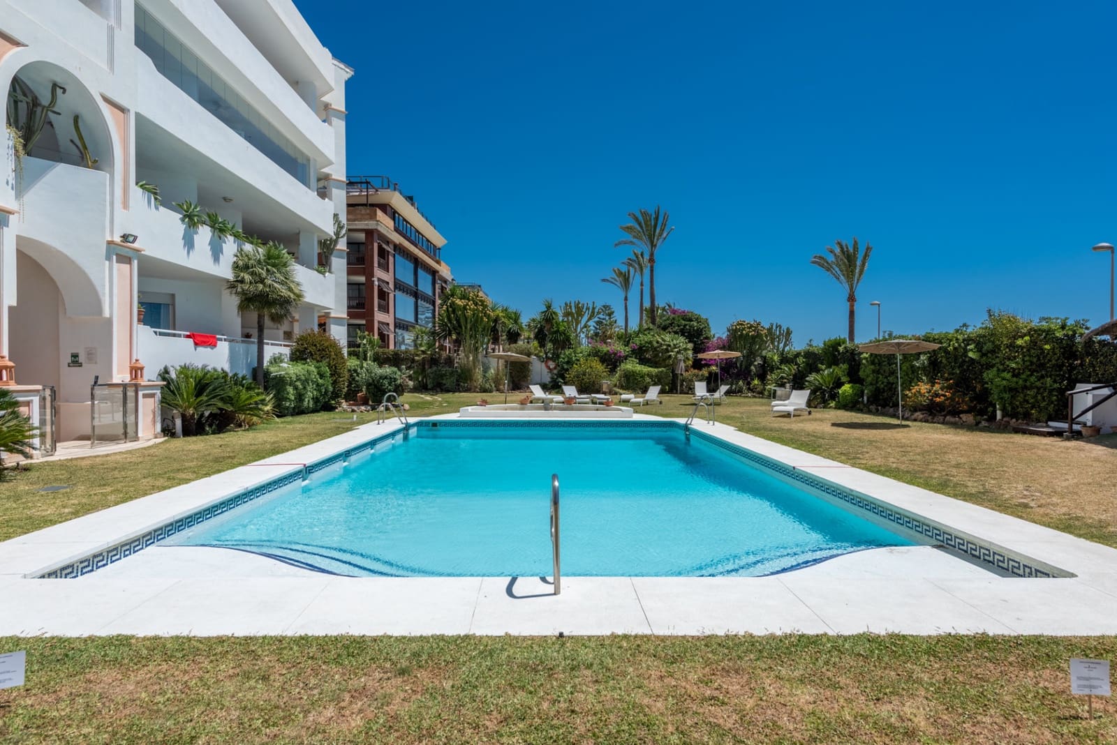 2 bedroom Apartment for sale in Marbella with pool garage - € 1,100,000 (Ref: 8302838)
