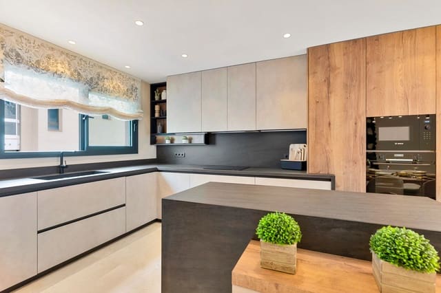3 sovrum Takvåning till salu i Playa Bajadilla - Puertos, Marbella med garage - 1 360 000 € (Ref: 8307718)