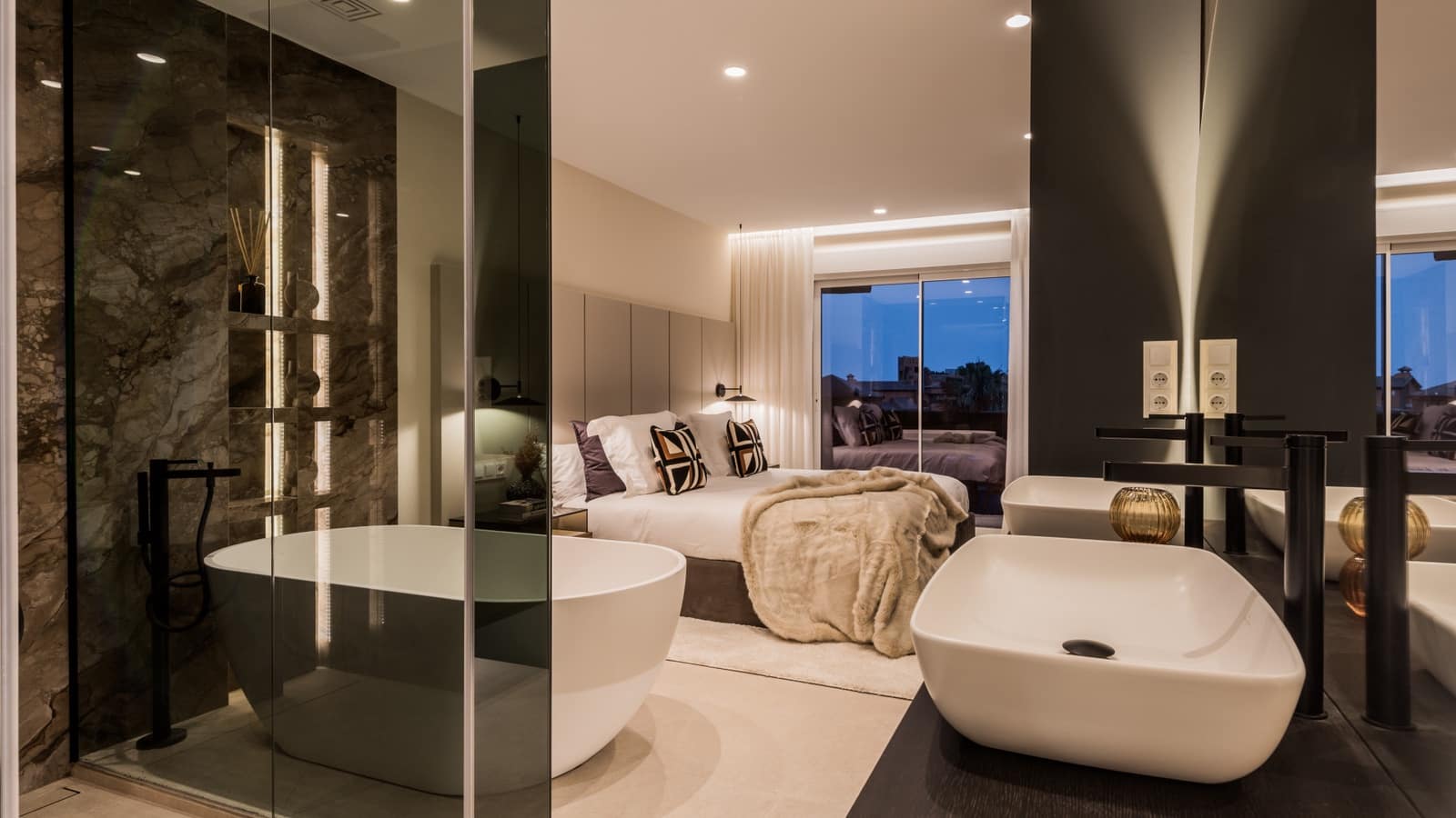 3 bedroom Apartment for sale in Estepona with pool garage - € 2,395,000 (Ref: 8307723)