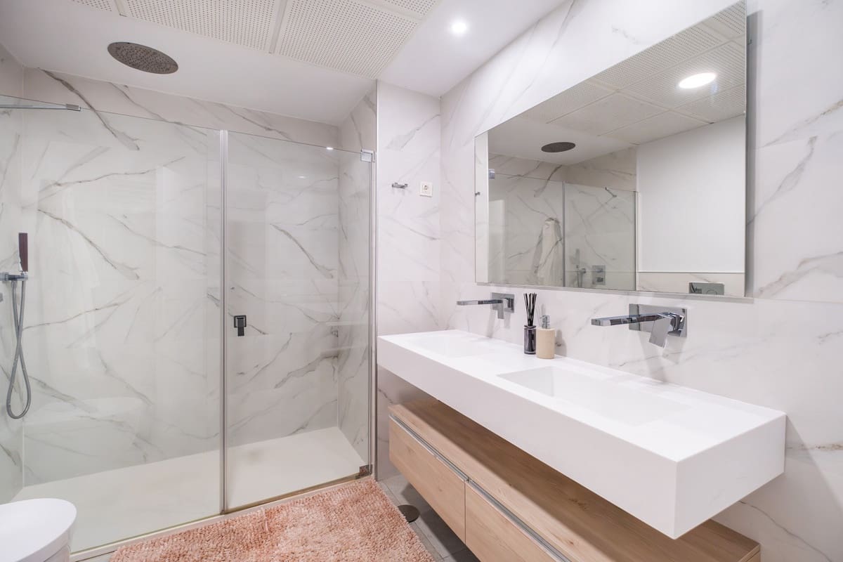 4 sypialnia Apartament na sprzedaż w La Quinta z basenem garażem - 690 000 € (Ref: 8318012)