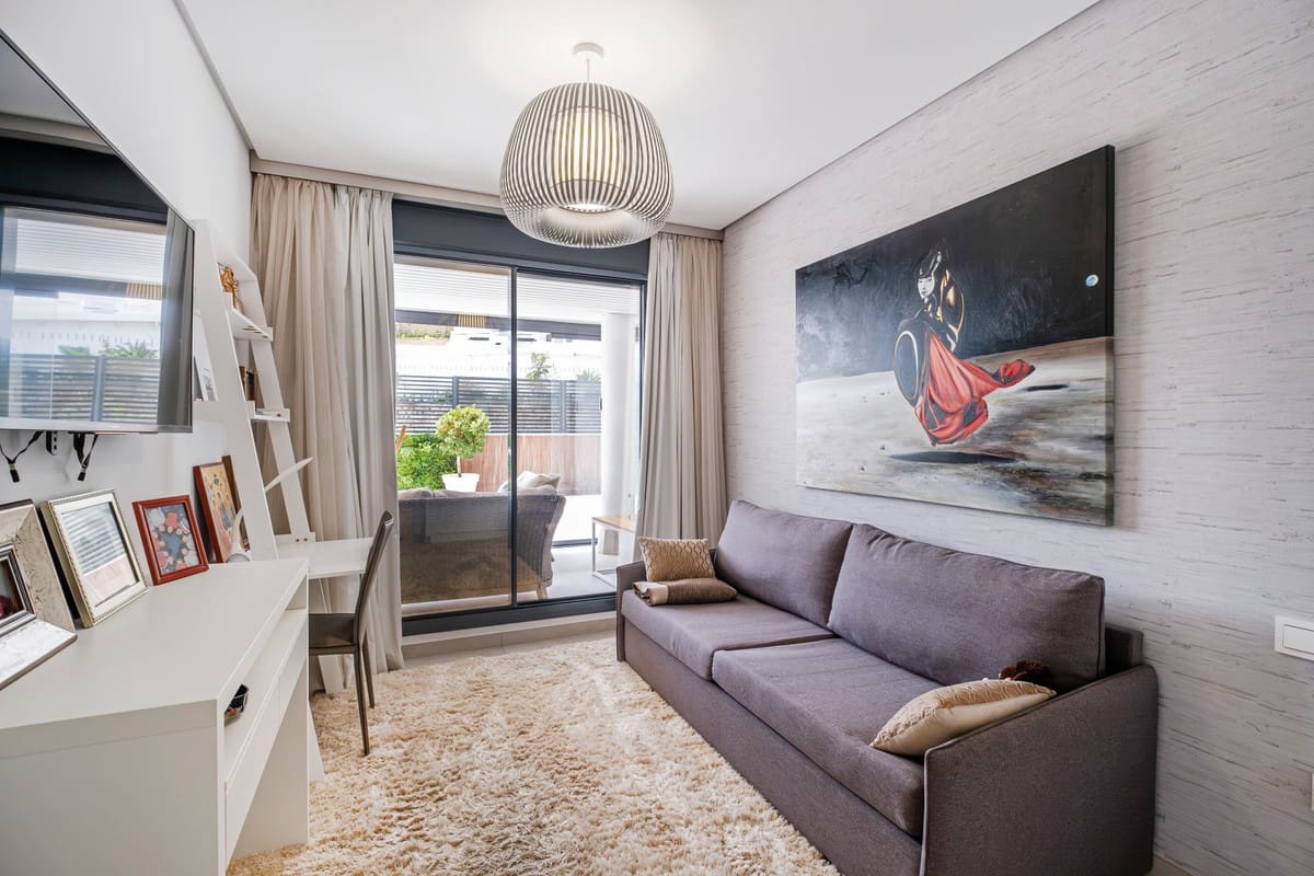 4 sypialnia Apartament na sprzedaż w La Quinta z basenem garażem - 690 000 € (Ref: 8318012)