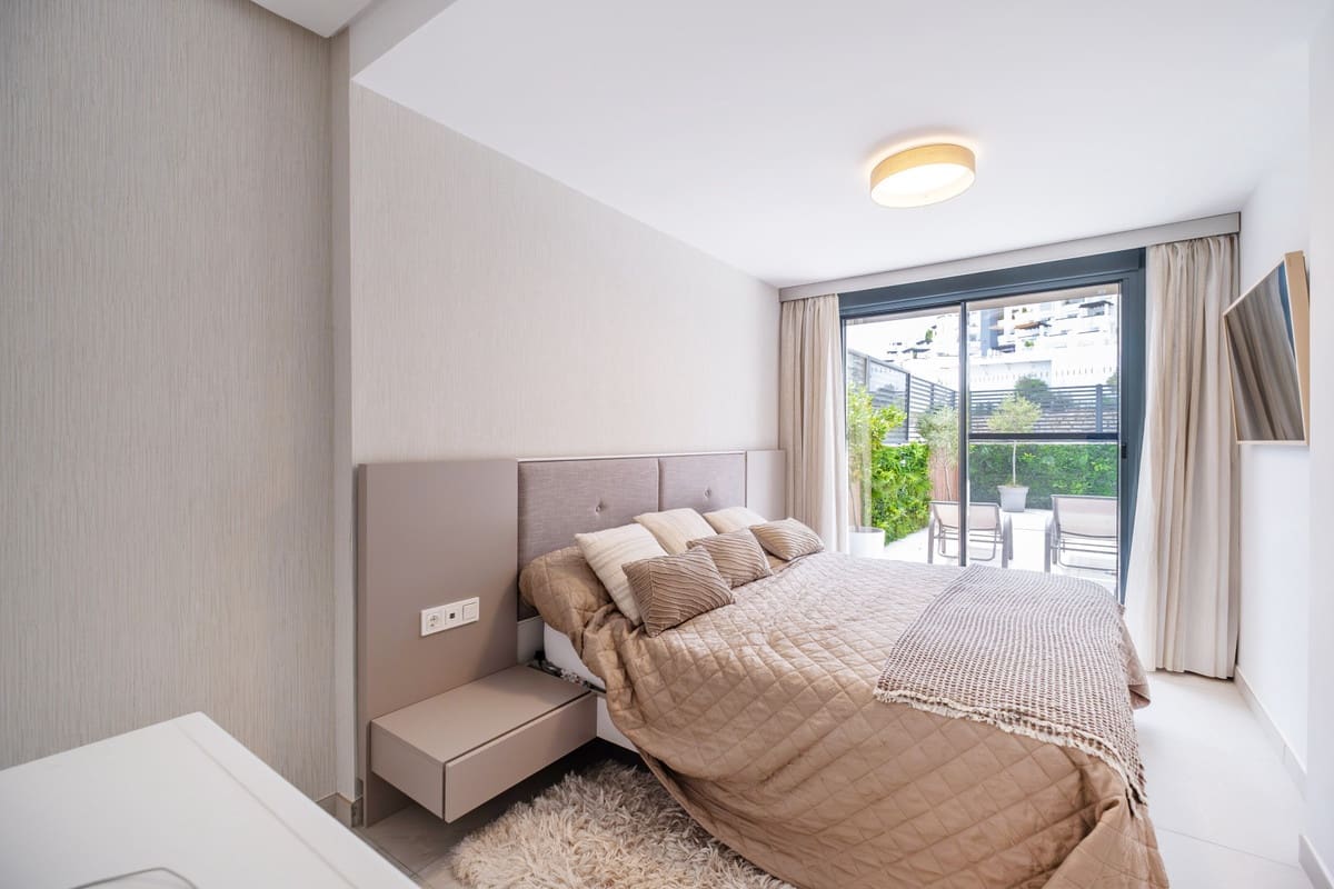 4 sypialnia Apartament na sprzedaż w La Quinta z basenem garażem - 690 000 € (Ref: 8318012)