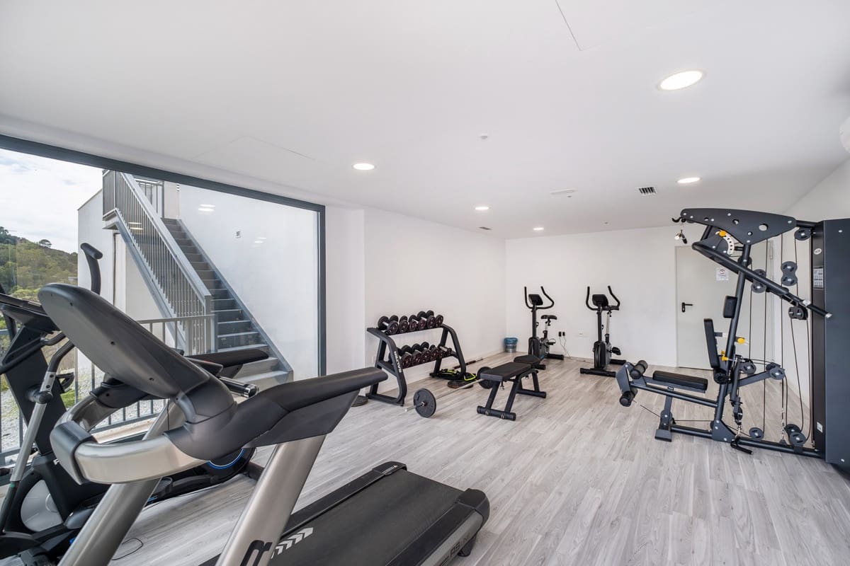 4 sypialnia Apartament na sprzedaż w La Quinta z basenem garażem - 690 000 € (Ref: 8318012)