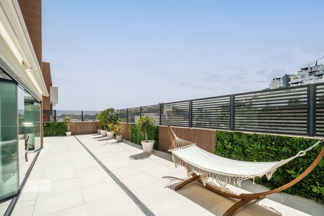 4 sypialnia Apartament na sprzedaż w La Quinta, Benahavís z basenem garażem - 690 000 € (Ref: 8318012)