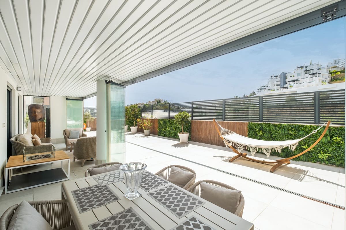 4 sypialnia Apartament na sprzedaż w La Quinta z basenem garażem - 690 000 € (Ref: 8318012)