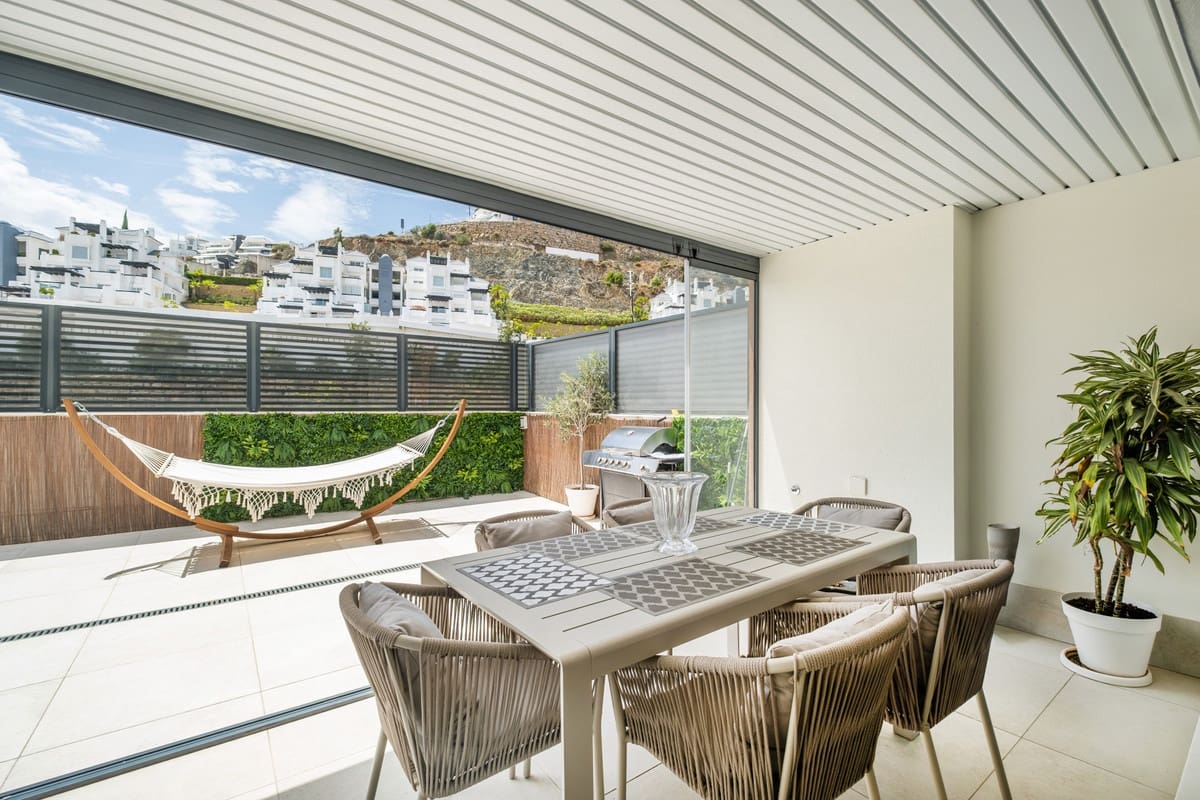 4 sypialnia Apartament na sprzedaż w La Quinta z basenem garażem - 690 000 € (Ref: 8318012)