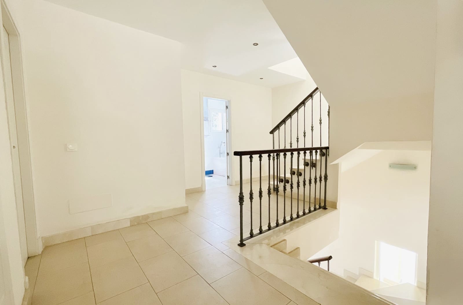 6 soverom Villa til salgs i Marbella med svømmebasseng garasje - € 1 950 000 (Ref: 8327541)