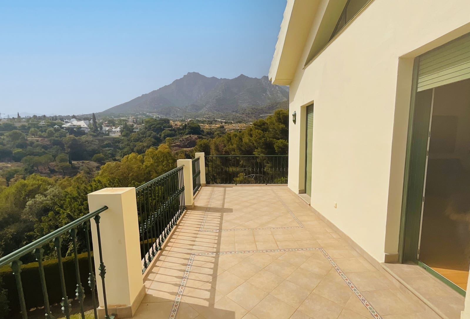 6 soverom Villa til salgs i Marbella med svømmebasseng garasje - € 1 950 000 (Ref: 8327541)