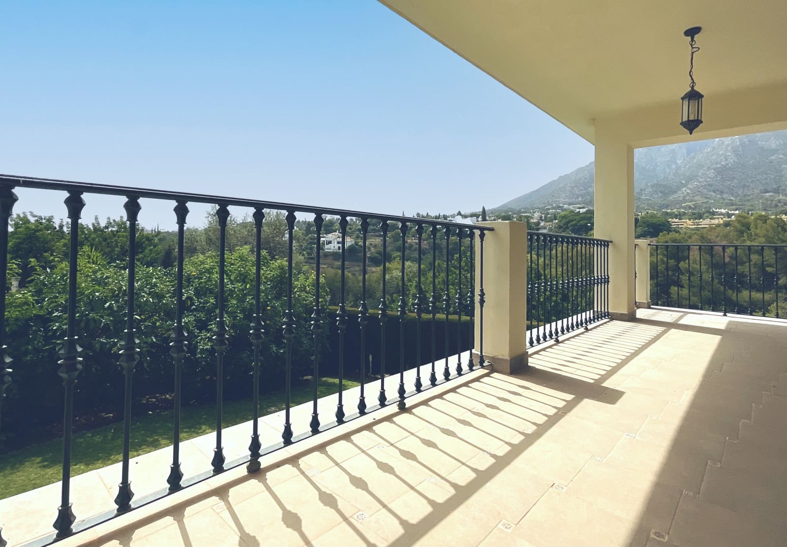 6 soverom Villa til salgs i Marbella med svømmebasseng garasje - € 1 950 000 (Ref: 8327541)