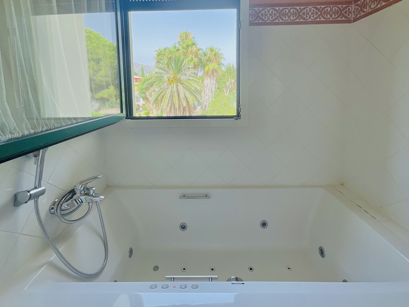 6 soverom Villa til salgs i Marbella med svømmebasseng garasje - € 1 950 000 (Ref: 8327541)