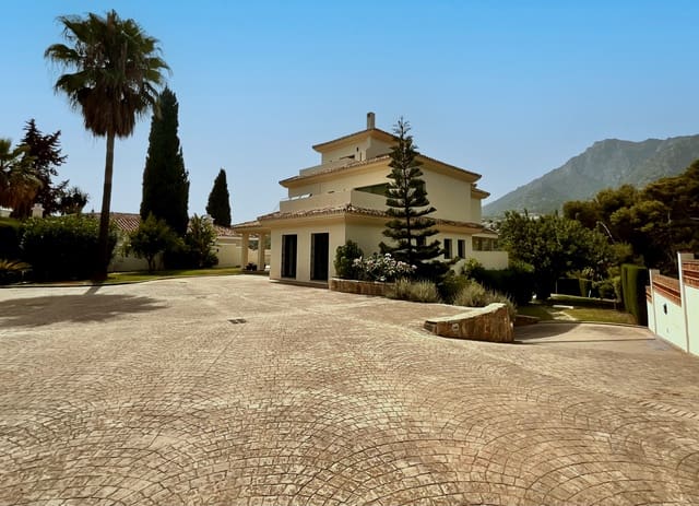 6 soverom Villa til salgs i Valdeolletas - Las Cancelas - Xarblanca, Marbella med svømmebasseng garasje - € 1 950 000 (Ref: 8327541)