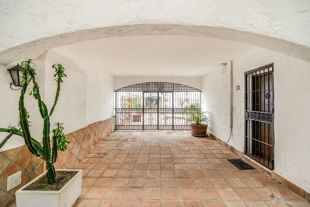 2 sovrum Lägenhet till salu i Puerto Banus med pool garage - 559 000 € (Ref: 8331508)