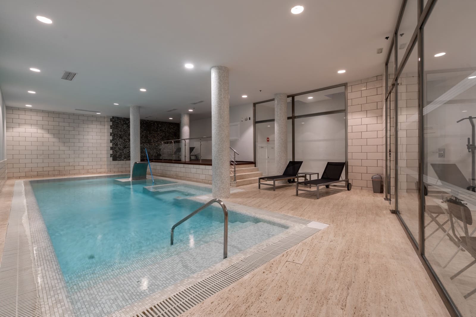 5 slaapkamer Halfvrijstaande villa te koop in Marbella met zwembad garage - € 3.000.000 (Ref: 8434210)
