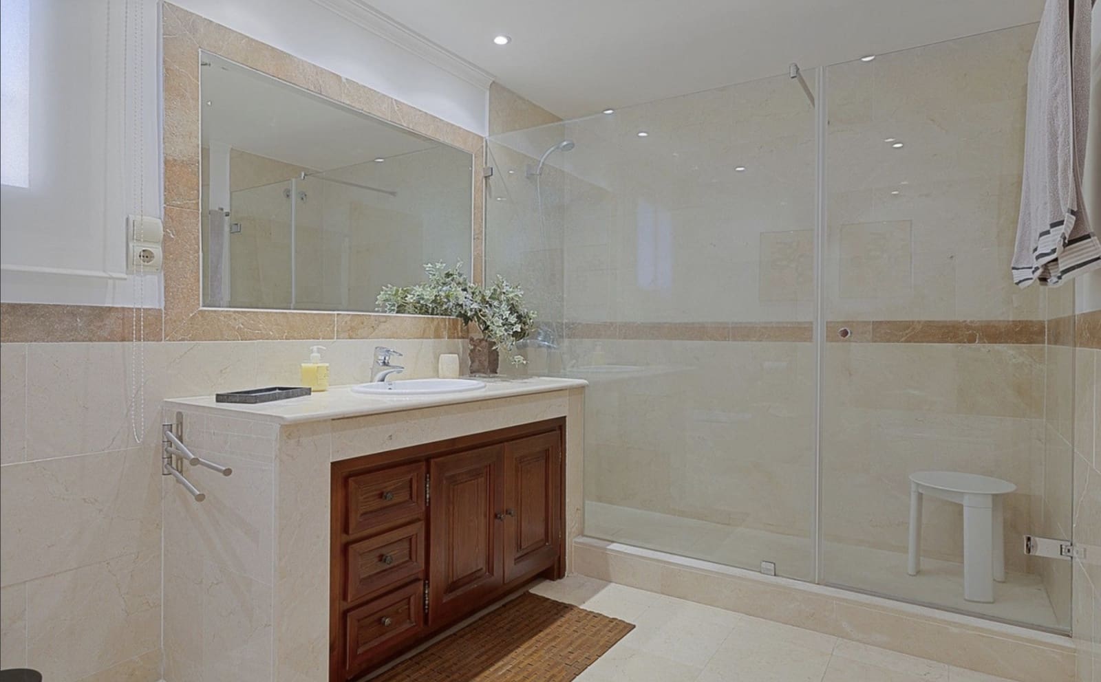 3 bedroom Apartment for sale in San Pedro de Alcantara with pool garage - € 660,000 (Ref: 8476229)