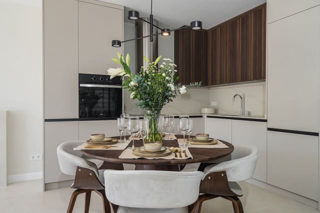 3 Zimmer Apartment zu verkaufen in Los Arqueros - Puerto del Almendro, Benahavís mit Pool - 599.000 € (Ref: 8542291)