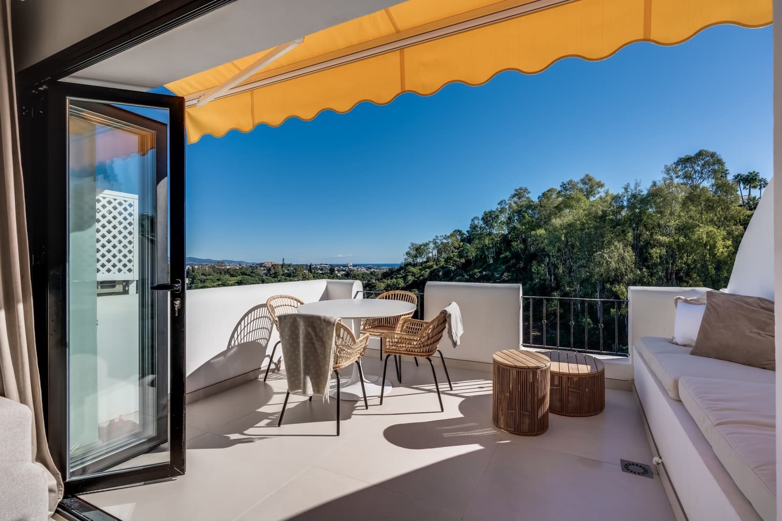 3 Zimmer Apartment zu verkaufen in Benahavis mit Pool - 599.000 € (Ref: 8542291)