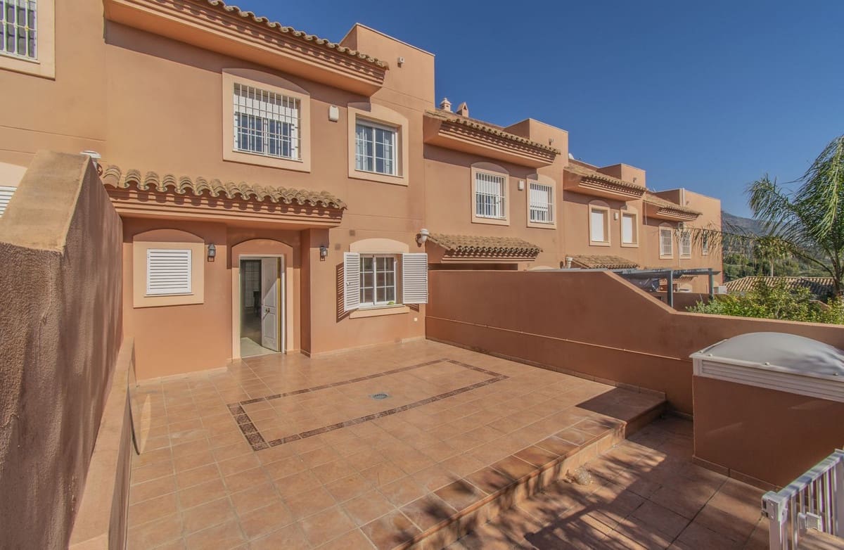 3 camera da letto Casa in vendita in Nueva Andalucia con piscina garage - 500.000 € (Rif: 8561431)