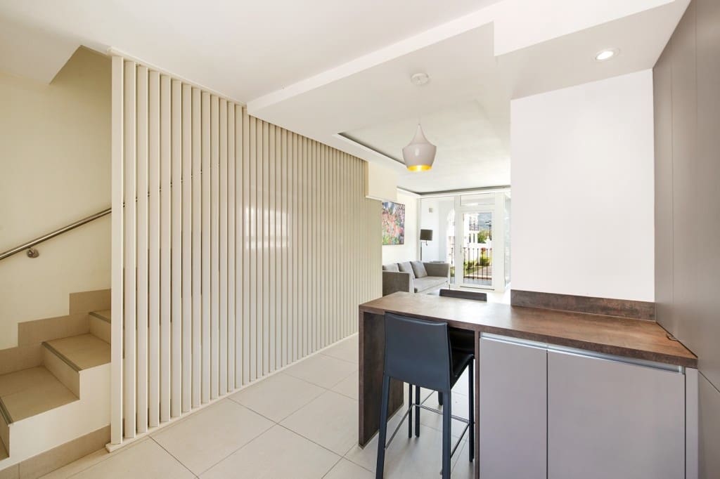 2 sypialnia Dom na sprzedaż w Nueva Andalucia z basenem garażem - 550 000 € (Ref: 8568361)