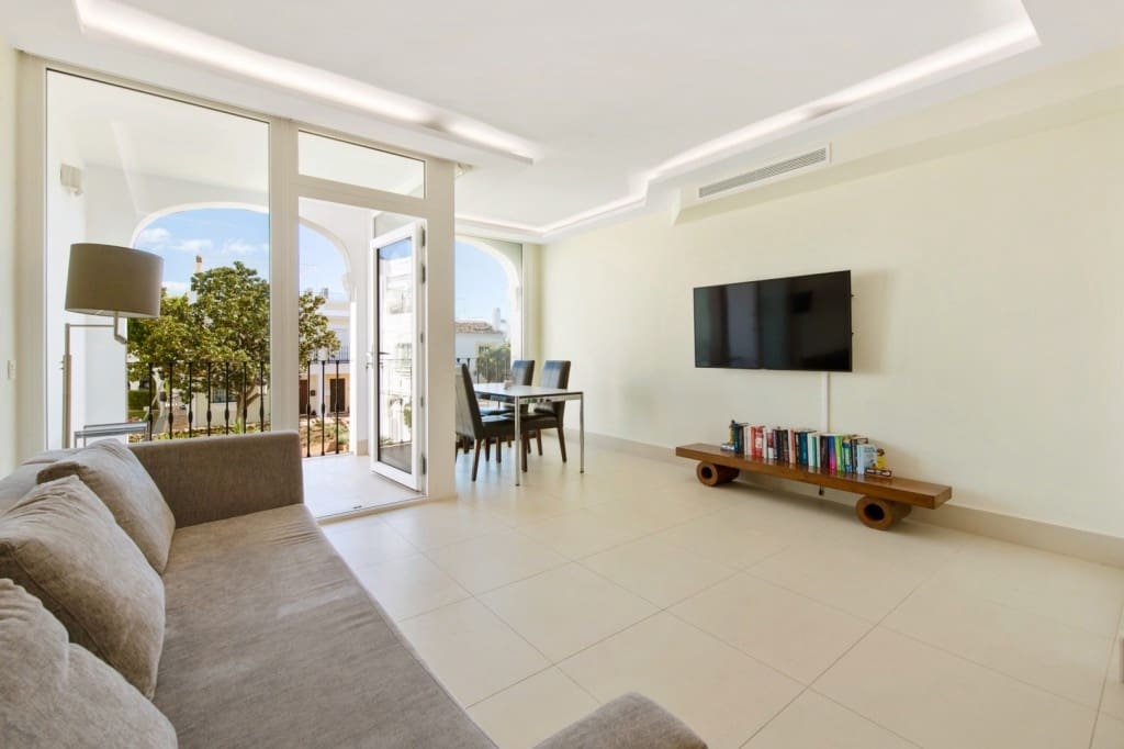 2 sypialnia Dom na sprzedaż w Nueva Andalucia z basenem garażem - 550 000 € (Ref: 8568361)