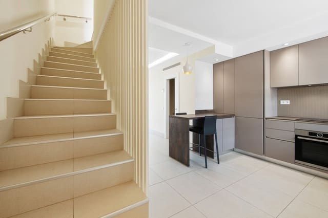 2 sypialnia Dom na sprzedaż w Nueva Andalucia, Marbella z basenem garażem - 550 000 € (Ref: 8568361)