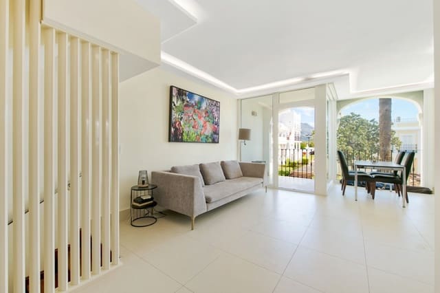 2 sypialnia Dom na sprzedaż w Nueva Andalucia, Marbella z basenem garażem - 550 000 € (Ref: 8568361)