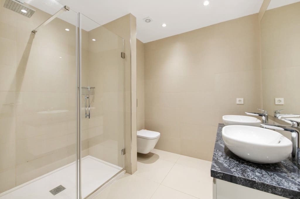 2 sypialnia Dom na sprzedaż w Nueva Andalucia z basenem garażem - 550 000 € (Ref: 8568361)