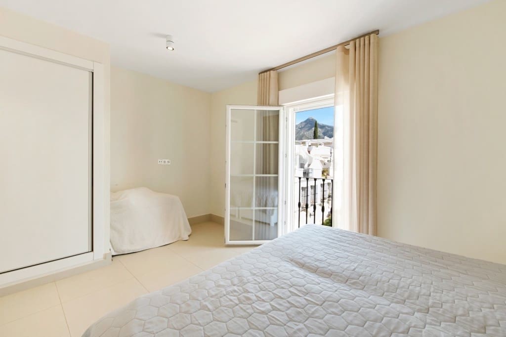 2 sypialnia Dom na sprzedaż w Nueva Andalucia z basenem garażem - 550 000 € (Ref: 8568361)