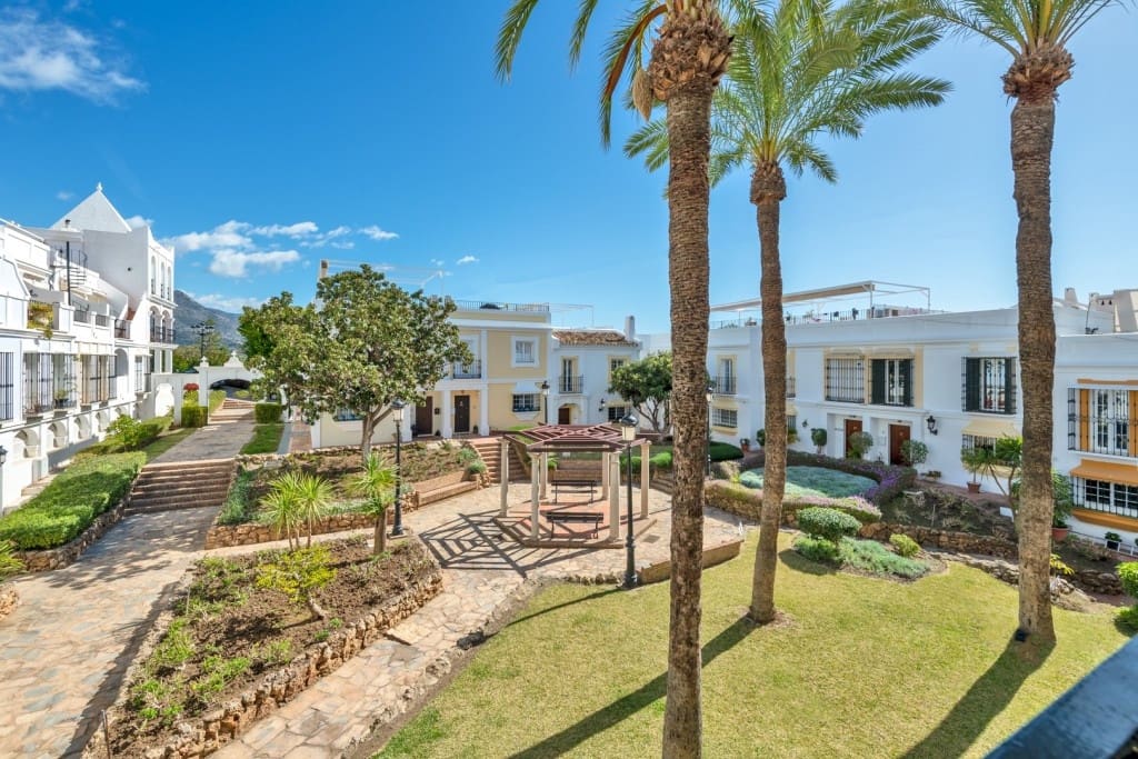 2 sypialnia Dom na sprzedaż w Nueva Andalucia z basenem garażem - 550 000 € (Ref: 8568361)